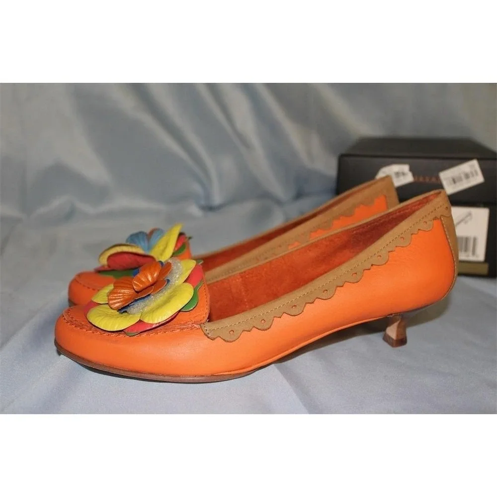 BCBGMAXAZRIA Womens Orange Kitten Heel‎ Pumps 3D Flower Applique Scallop Trim